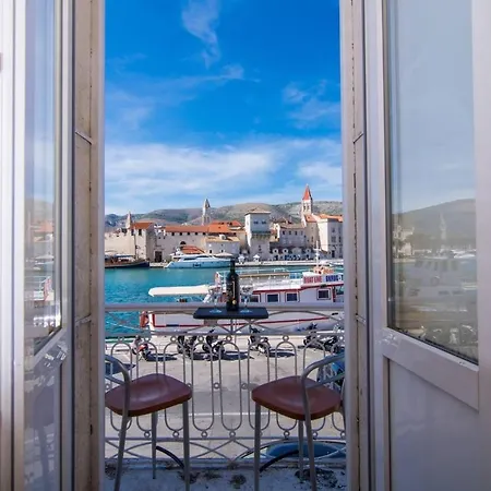 Liza Couette-café Trogir