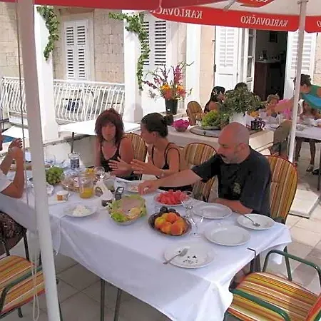 Bed and Breakfast Liza Τρογκίρ