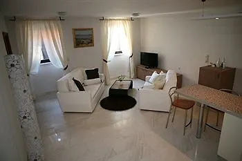 Liza Trogir
